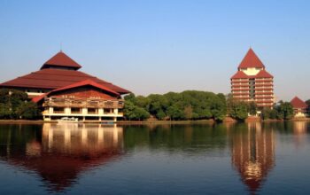 universitas tertua di indonesia